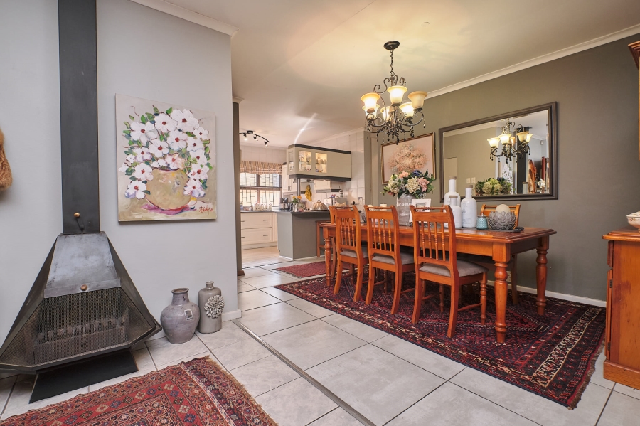 3 Bedroom Property for Sale in Uitzicht Western Cape